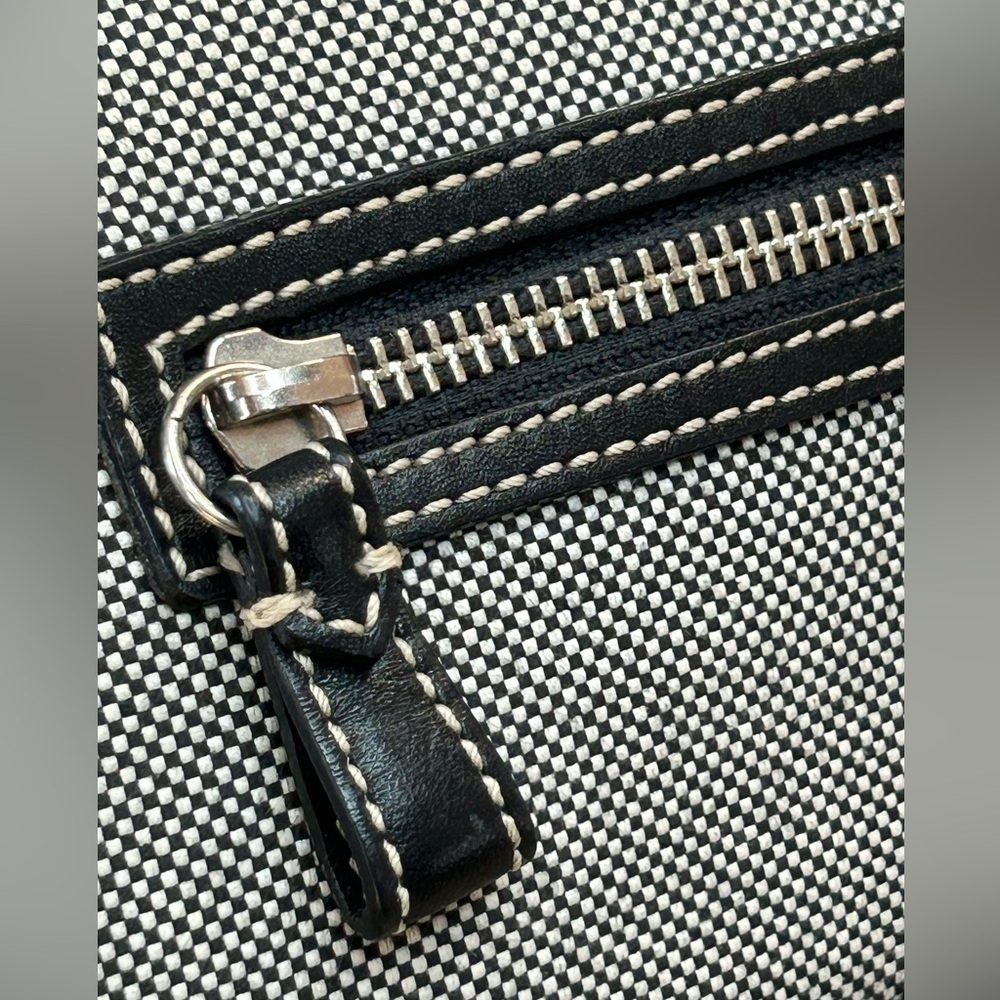 Vintage COACH East West Slim Black and White Camera Crossbody 4445 - Picture 7 of 17